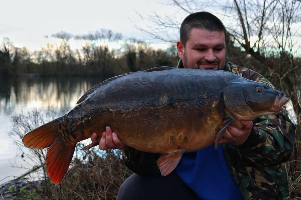 Daniel Daneshi had a good day session last week landing 3 Carp from Farlows. the best one going 28lbs along with a 27lbs 2oz mirror and 14lb mirror. The trio all fell to Spod &amp; PVA Pellet Mix coated in the Fruit Smart Liquid fished in solid PVA bags with 2 Toppers as hookbaits