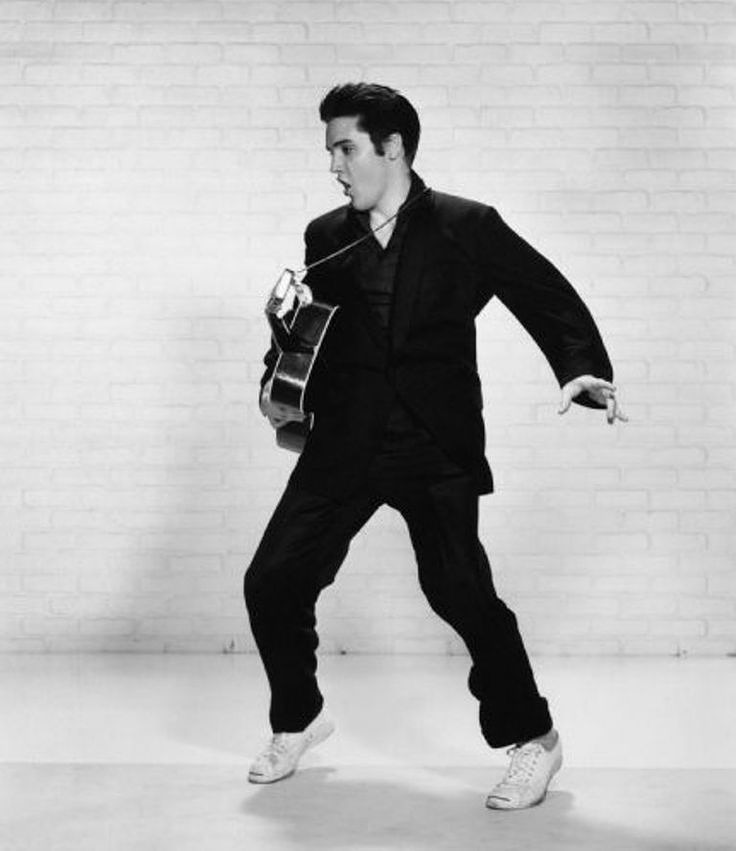 AnnPresley8's tweet photo. Elvis Presley 1957 #elvispresley @ElvisPresley https://t.co/Z2PCAd4I2I