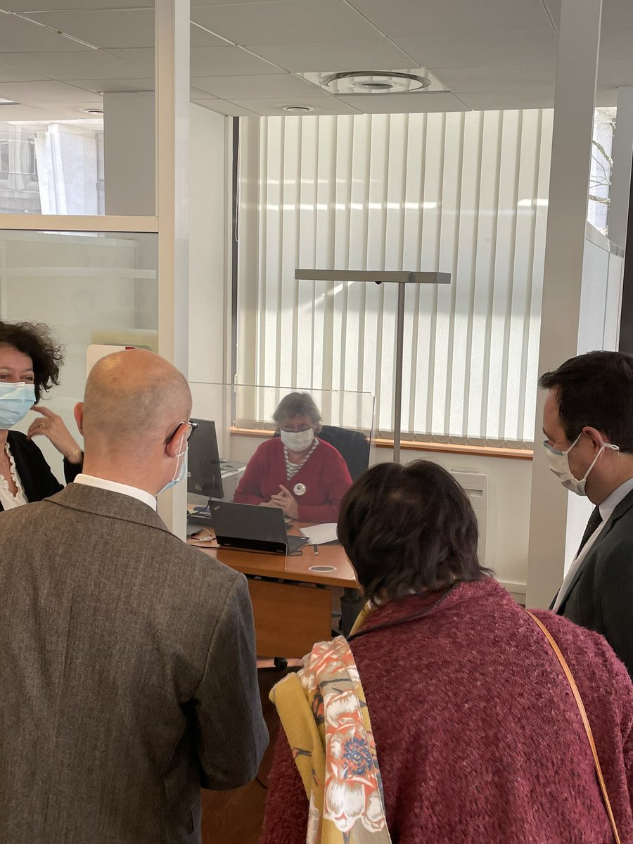 freddestsulp's tweet photo. Visite du Président @gironde M. JL Gleyze et @Nmoreau44 Directeur Territorial Gironde @poleemploi_NA à l’agence Bordeaux Meriadeck. Rencontre et échanges avec les conseillers #poleemploi #accompagnementGlobal https://t.co/EIpjqMmy2H