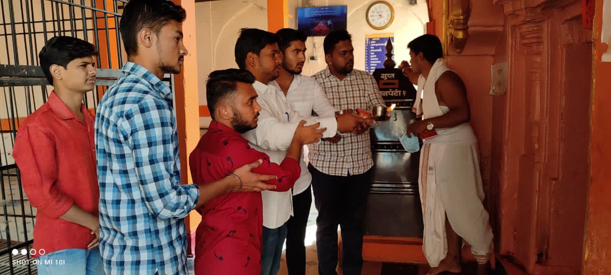 Datta_phad's tweet photo. *बीड जिल्ह्याच्या लाडक्या लोकप्रिय दबंग खासदार डॉ.प्रितमताई गोपीनाथराव मुंडे यांच्या वाढदिवसानिमित्त आई योगेश्वरी देवी चरणी आरती केली व
 ताईसाहेबांना दीर्घायुष्य लाभो ही प्रार्थना केली*
@DrPritamMunde  @Pankajamunde @MundadaAkshay https://t.co/Tx3FIfGinj