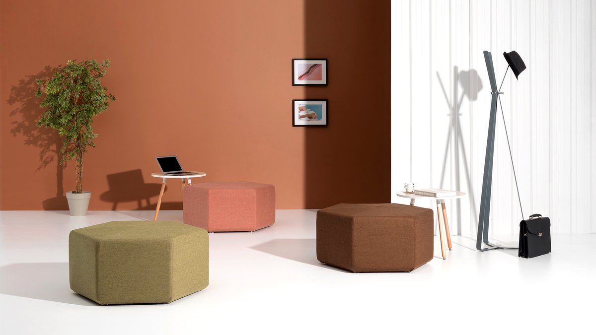 #Hexa offers a cozy and comfortable seating thanks to its modular structure that can easily adapt to different usage scenarios.
#comfortabledesign #burotime #softseating