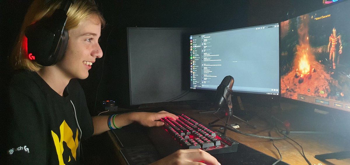 orangeocelotgam's tweet photo. Feels good to be back at the rig 🤙
@LogitechG_ANZ @AKRacingAus https://t.co/IXqQRqmxro