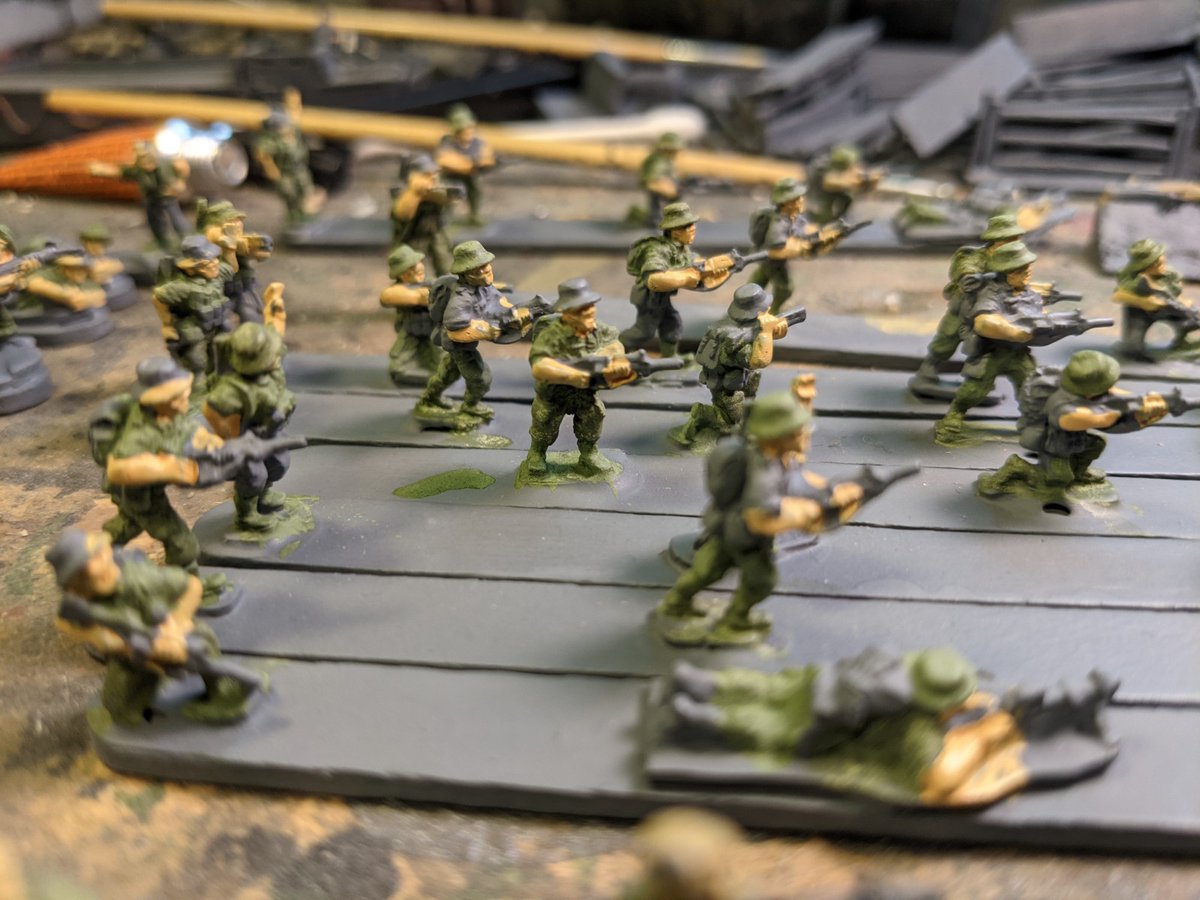 MartinKoenigsb2's tweet photo. More painting fun...another shade of @vallejocolors  Russian Uniform Green... #peterpigminiatures #Flashpointminis #colonialwargaming #VietnamWargaming #malayanemergency #Konfrontasi #NamTheGame #TeamYankee #BattleGroupModern https://t.co/ABeCy3yRm4
