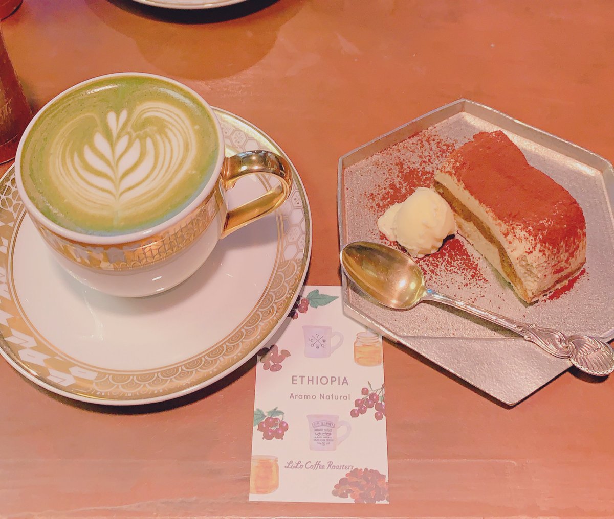 今日はもよこちゃんとアリスカフェ行ってカフェでいっぱいお話してきたーー!!!最後エペル君まで描いてもらってすごい楽しかった!!私はレオナさん描いた🥳 