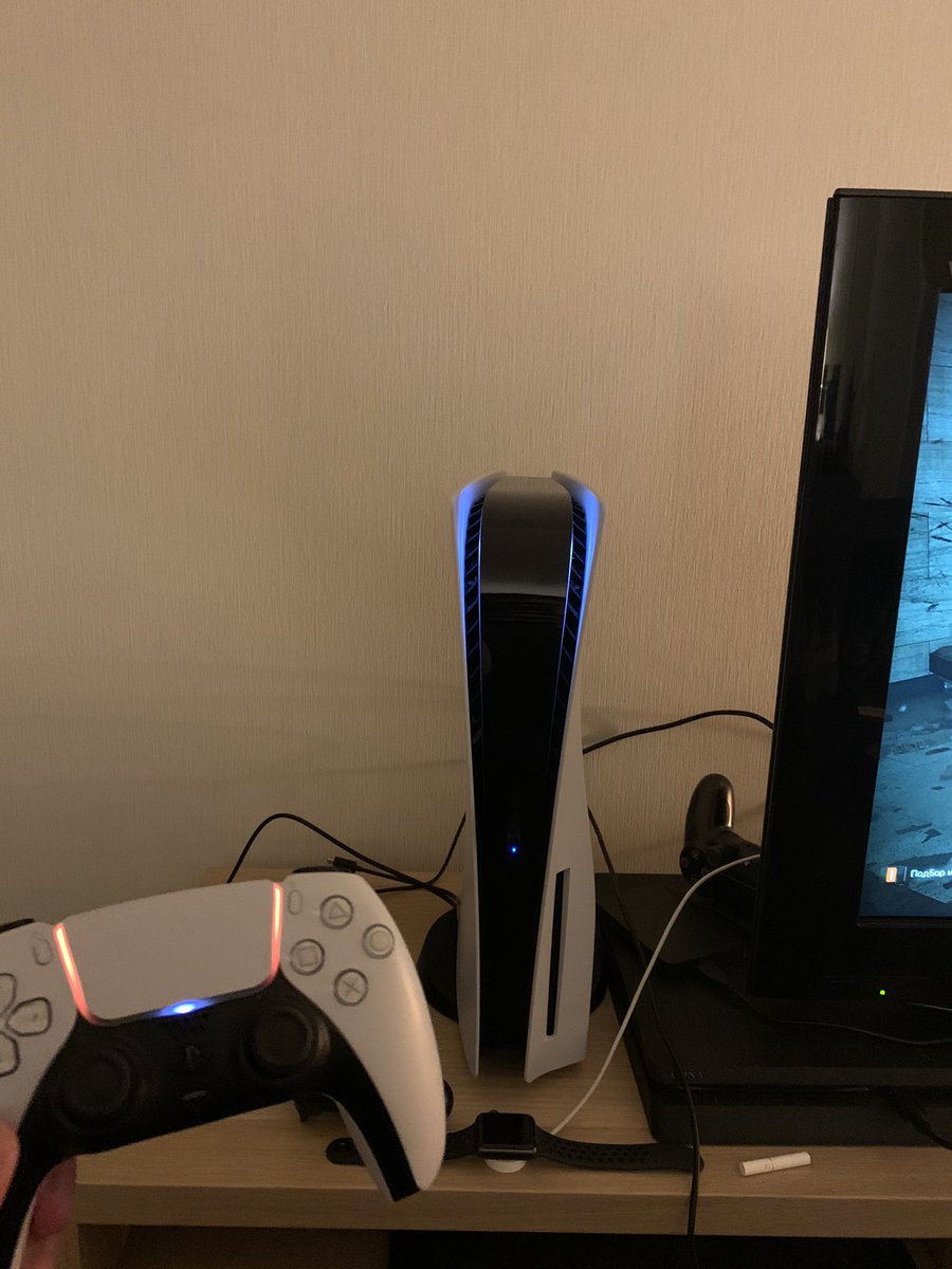 romanbeno's tweet photo. Пока Сони Стор игнорирует предзаказ от 2 ноября, отвечая шаблонами, Мвидео звонят сами и предлагают оплатить PS5 на следующую поставку. И внезапно через 3 дня привозят! Чудеса) https://t.co/NAAIvidzVJ