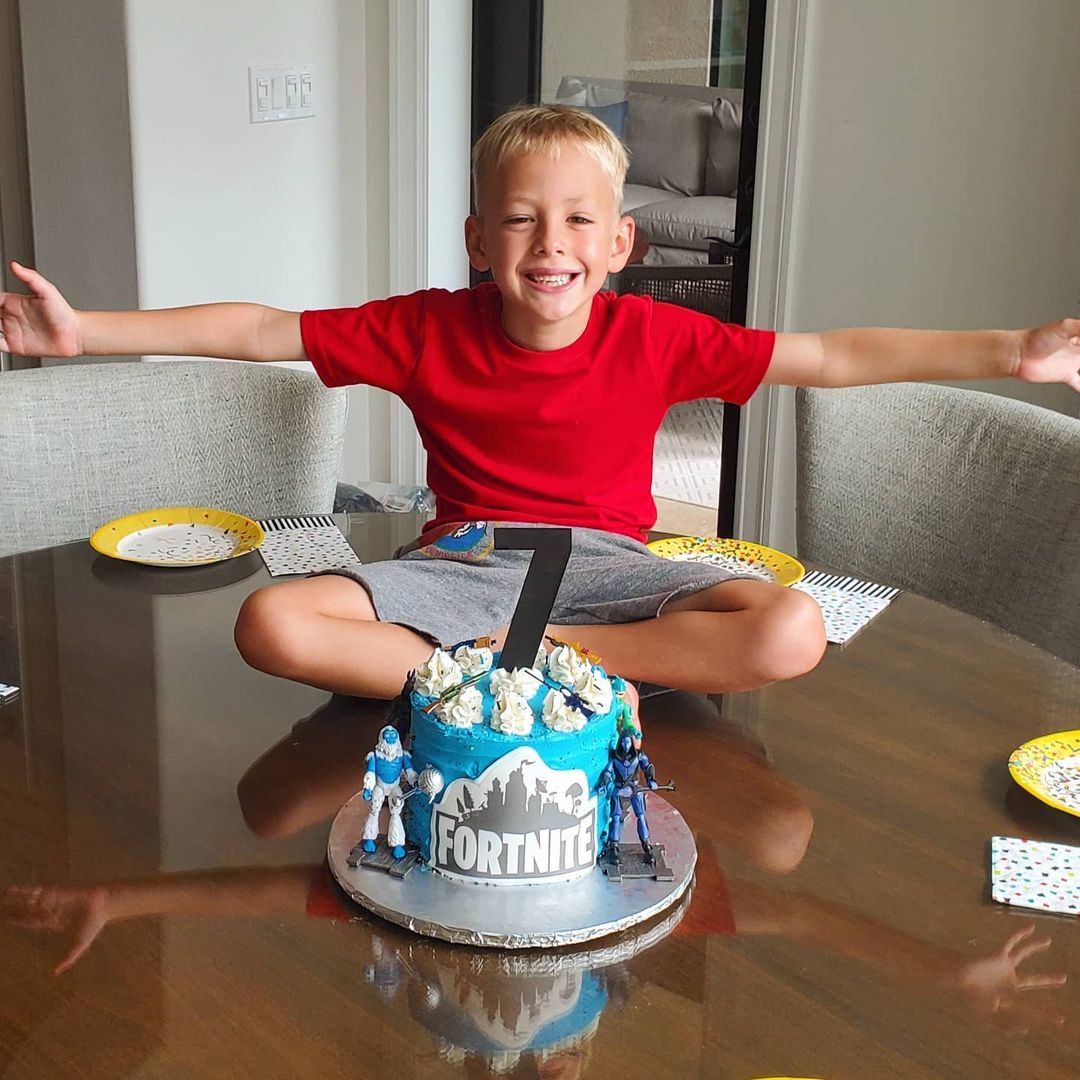 BSBFanForum's tweet photo. Happy 8th Birthday, Holden! Wishing you the best birthday! Aquarius, just like Uncle Nick & Brian! Sending lots of love to the whole family: Howie @HowieD, Leigh, James & Holden! #BackstreetBoys #HowieDorough #LeighanneDorough #JamesDorough #HoldenDorough https://t.co/VtNqtGFlnx