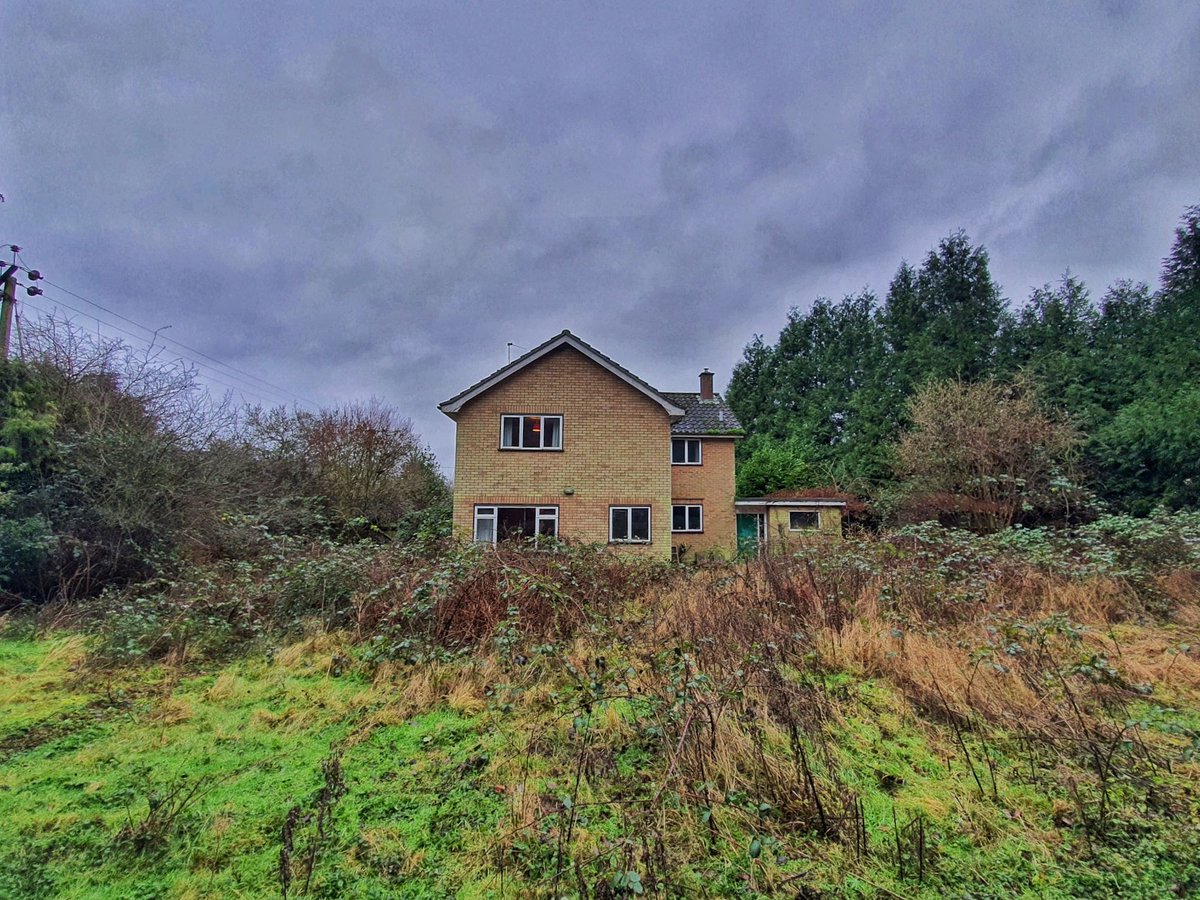 ExplorerD83's tweet image. The little abandoned home why did he just vanish..
Check the video out my lovely people xx
youtu.be/pg9_eAQb8-A