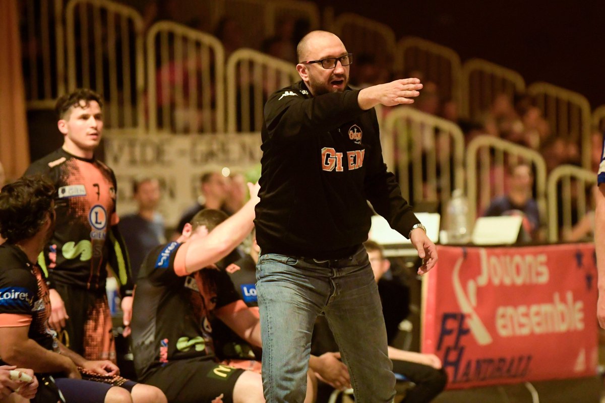 LCoursimault's tweet image. #Handball
#N1M
@Hbc_Gien 
#StaffTechnique
#Coaches, @papashems prolonge pour deux ans. Adriano Marlin arrête.
@larep_fr
