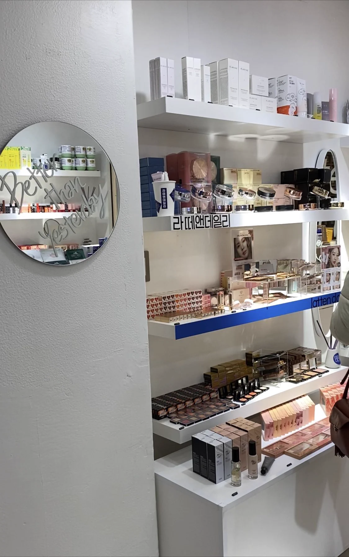 新大久保にあるコスメ＆カフェ『ラテアンドコス』に注目！1000円前後でコスメやアクセサリーが買えちゃう！！