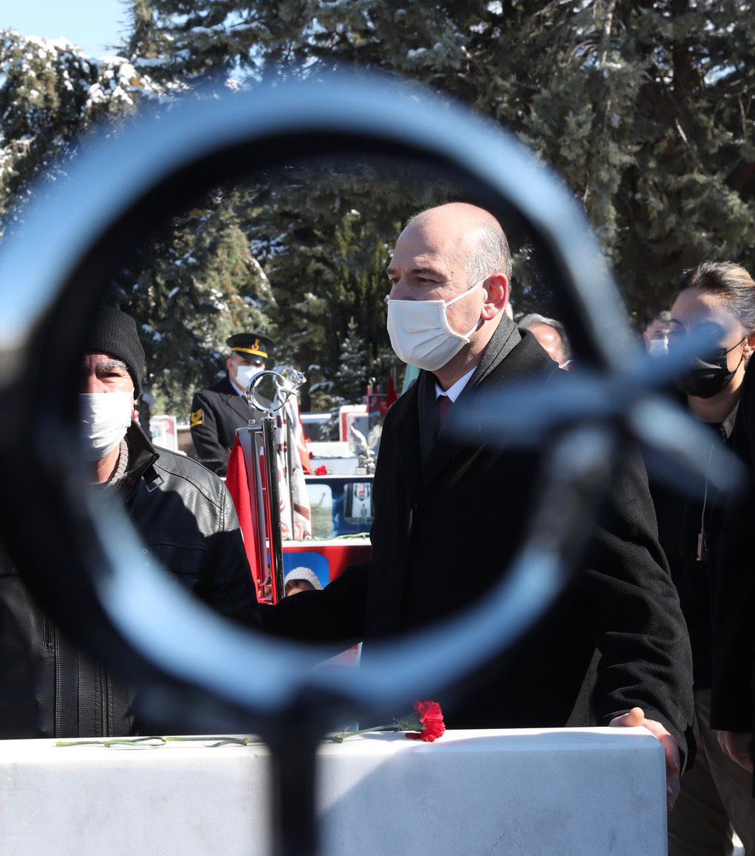 Şehitler tepesi boş değil...

17 Şubat 1993 Orgeneral Eşref Bitlis
17 Şubat 2016 Merasim Sokak Şehitleri 

Ve...
Gara Şehidlerimiz; 
Yüzbaşı Burak Coşkun 
Yüzbaşı Ertuğ Güler’in,
Cebeci’deki tüm şehitlerimizin huzurlarında bulunduk
Allah bizi onlara mahcup etmesin...