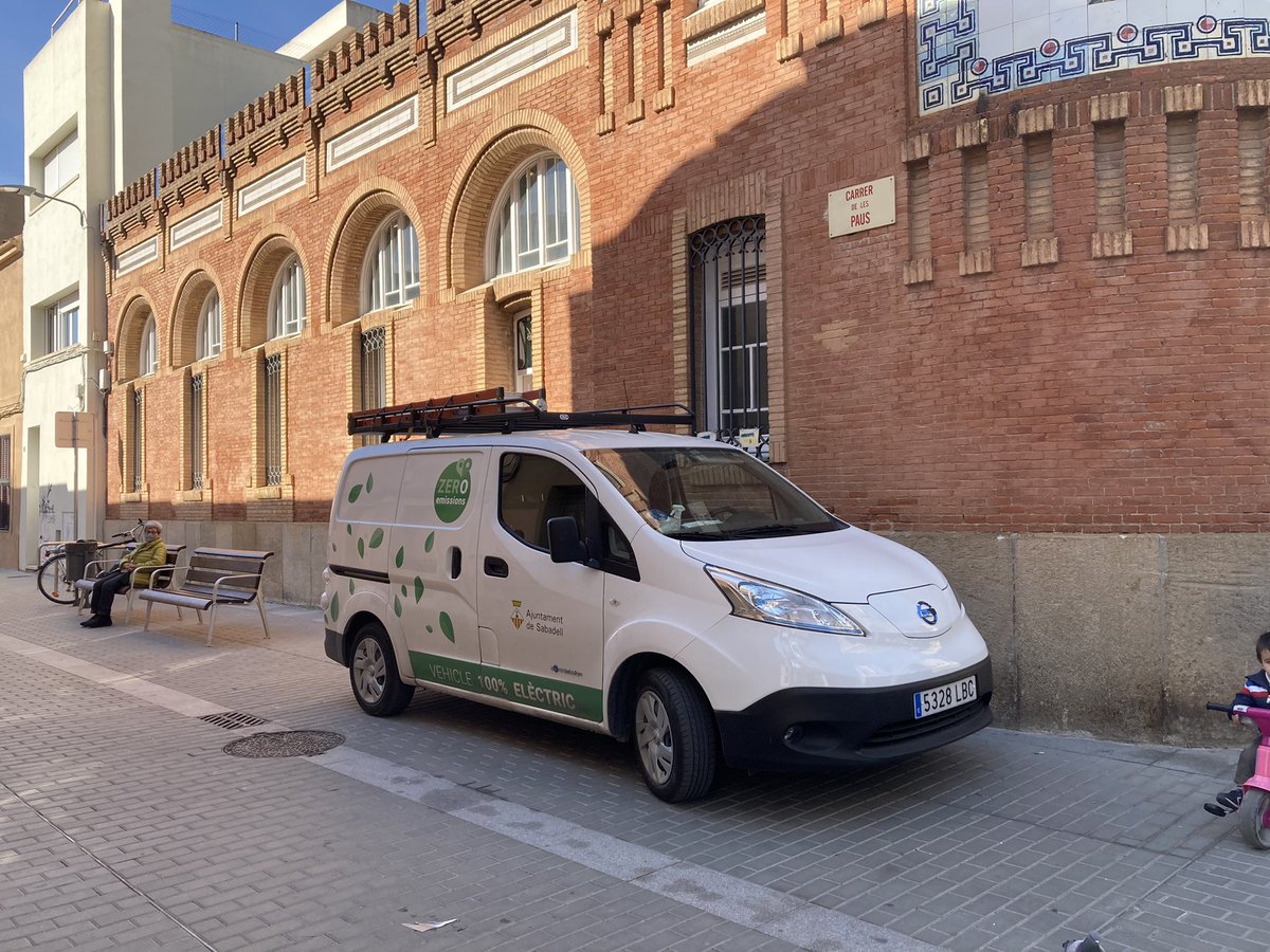Gràcies <a href="/Aj_Sabadell/">Ajuntament Sabadell</a> per respectar la sortida dels infants de l’escola Enric Casassas en aquest carrer de prioritat per a vianants q no talleu a les entrades i sortides perquè no cal. Ja ho veiem... <a href="/protegimnos/">Protegim els vianants</a> <a href="/socmartafarres/">Marta Farrés/❤️</a> #revoltaescolar