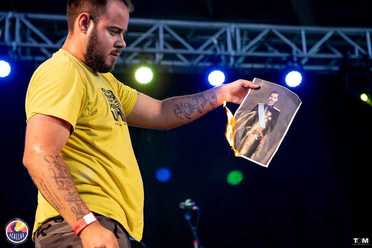 pasanquecosas_'s tweet photo. Pablo Hasel, un saludo desde los que somos libres por no incitar al odio, hacer apología de ETA, por no odiar nuestro país y por ser demócratas y no exhaltadores de líderes comunistas xenofobos y verdaderamente homofobos como lo fue el Che Guevara https://t.co/XeQeMkY7qj