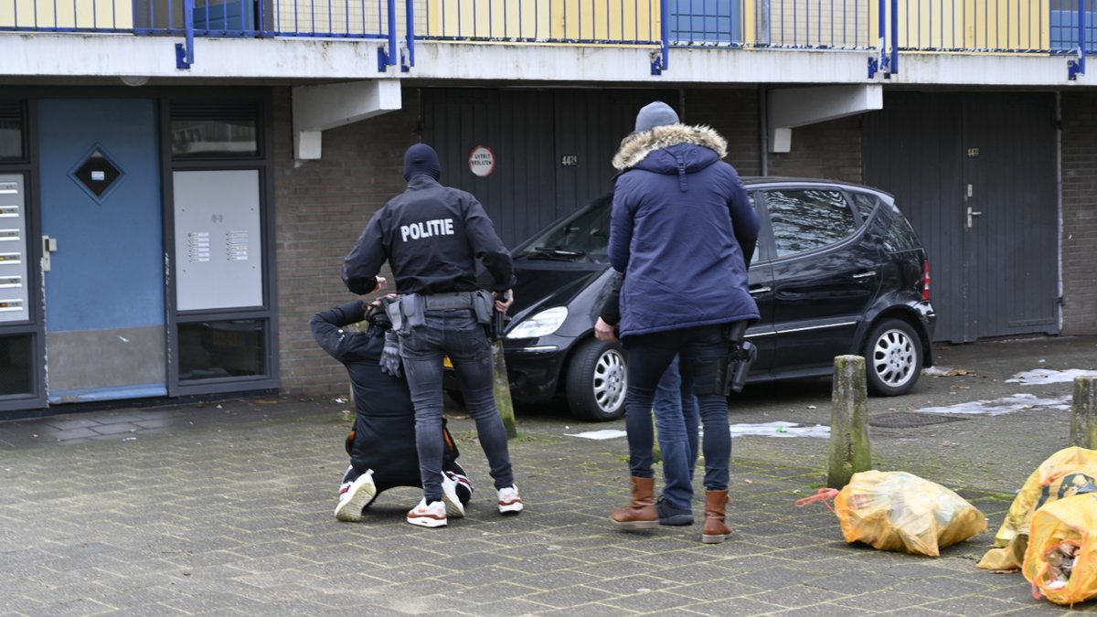 Arrestatieteam valt beruchte flat binnen in Nijmegen, maar treft niets aan..
