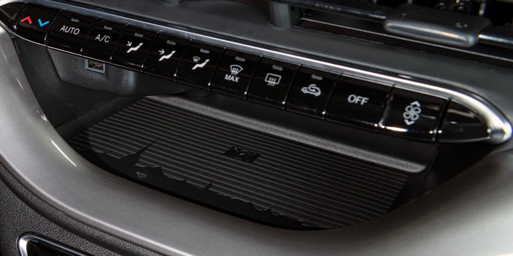 fiat's tweet photo. Love is in the little things and you’ll love the New 500 details. #New500 #Welcomebackfuture https://t.co/NCOaI6MYcn