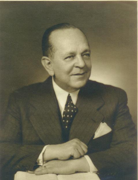 FranjeadoInfo's tweet photo. 17 DE FEBRERO | UN DÍA COMO HOY

Pero del año 1899 +26 NOV 1964 ( 75 años )

Nació Don MANUEL FERREIRA SOSA
Presidente de Olimpia ( 1952 -1959 )

🏆 4 Locales

Desde la inauguración del Estadio lleva su nombre por decisión de la Directiva
( 1956-Actualidad )

#EFEMÉRIDESFRANJEADO https://t.co/a4VKAvfTGE