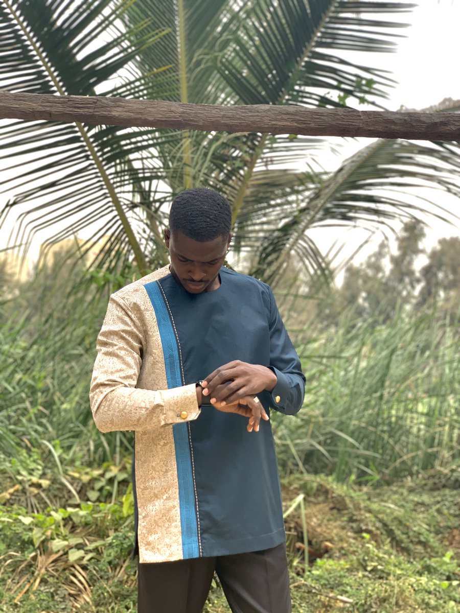 Cova_sn's tweet image. Site web: shop.groupecova.com 
•
Nous proposons des modèles uniques 😊
•
Coucou @doum0 
•
#cova #fashion #mood #vertfonce #vert #noir #man #homme #broderie #boubou #tradimoderne #fashionstyle #senegal🇸🇳 #africa #kebetu #team221 #style #etre