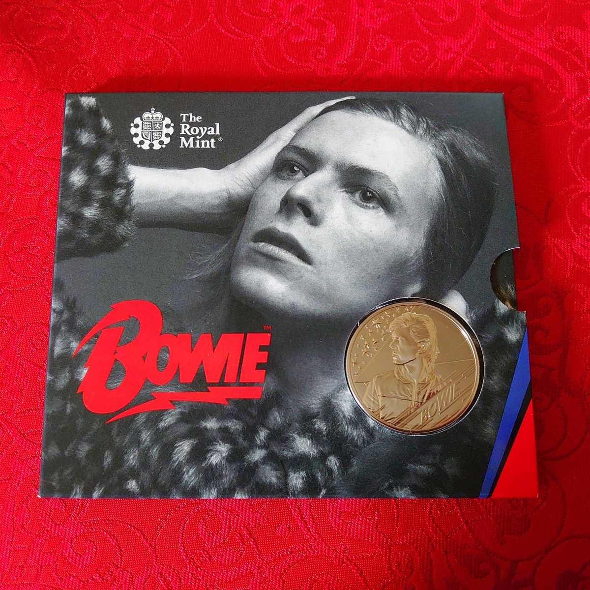 Bannersquirrel's tweet photo. うひひ
#coin #coins #theroyalmint #royalmintuk #davidbowie #davidbowieforever #davidbowie2020 #5pound #brilliantuncirculated https://t.co/aGKuUS5qbr