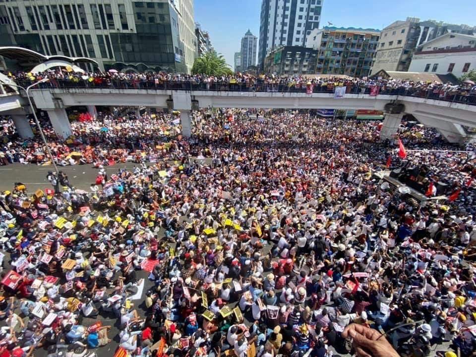 Hundreds of thousands of people are protesting in Yangon #Myanmar demanding for democracy, the release of detained leaders and ending dictatorship in unison. Other cities and towns in the country also see a huge rally of protest today. 

#WhatIsHappeningInMyanmar
#Feb17Coup
