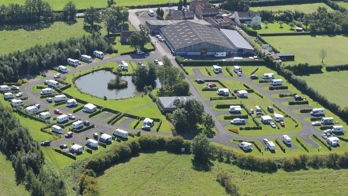 TranquilTouring's tweet photo. 🤩  They're hoping to see you soon at YORK CARAVAN PARK a tranquil country park in the city!

⭐️ 5* adult only 
🚍 Short bus ride to city centre
🐶  Dog walk
👍 Spacious pitches
🙂 Free WiFi
🚾  Luxury shower rooms

https://t.co/1cDoimn8Z7
 #ukholidays #caravanpark @CaravanYork https://t.co/wxTtih8apw