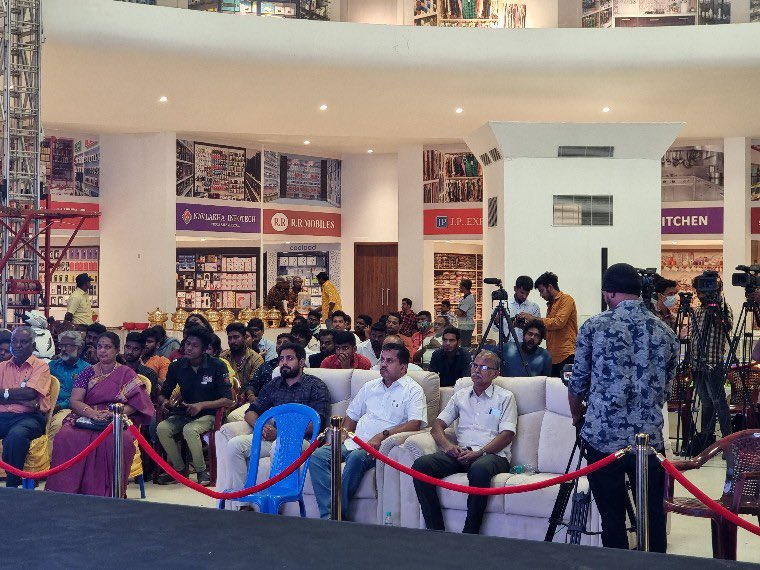 marketofindia's tweet photo. We are happy to share that the Sevai Semmal Awards 2020, which happened at SPR City- Market Of India, Experience Centre was a great success! 1/2
#MOI #MarketOfIndia #SPRCity #SPRGroup #SPR #SevaiSemmalAwards #ExperienceCentre #ChennaiTraders #GlobalMarket #BookYourShop #Chennai https://t.co/TvytVPKF3c