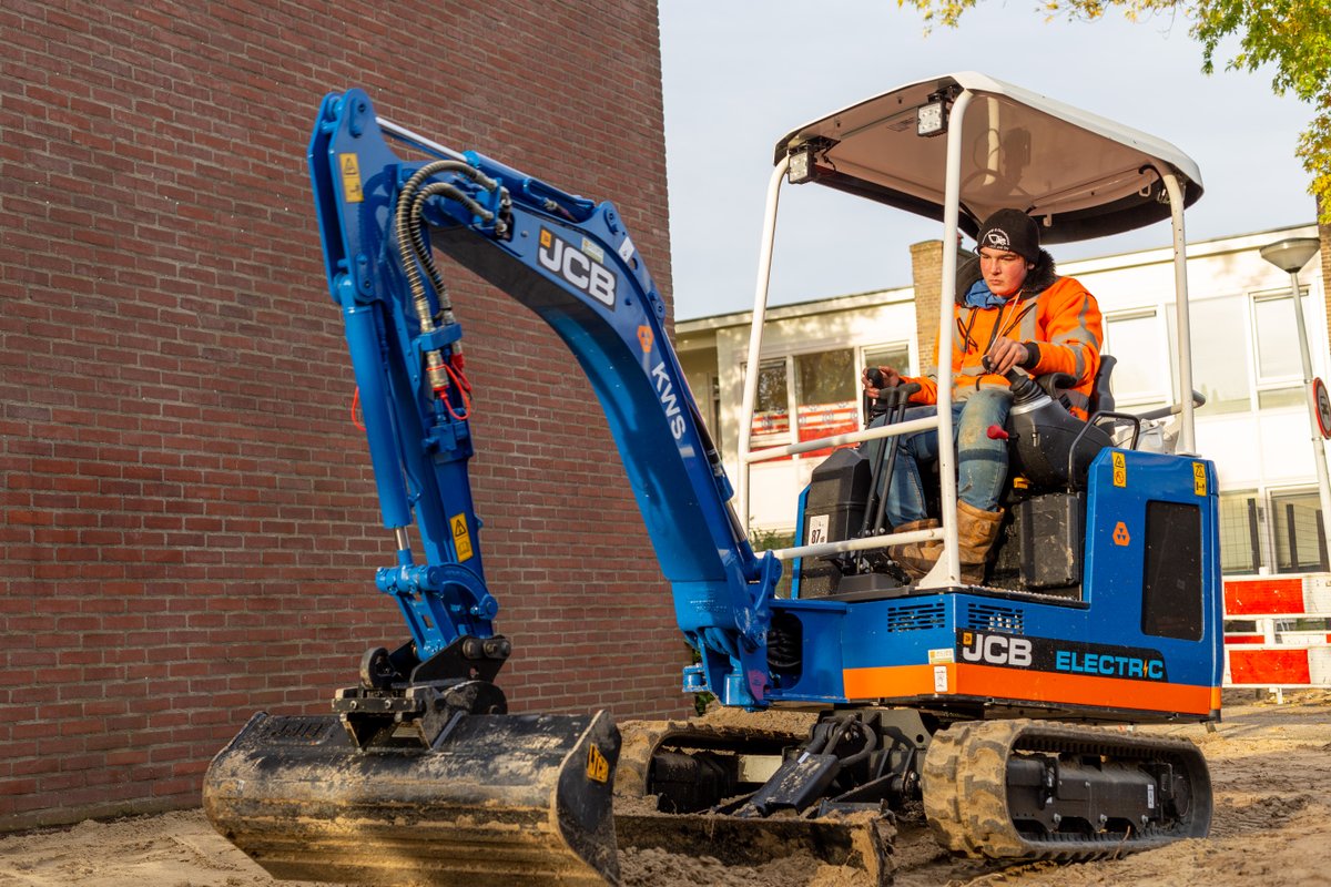 Gemeente #Amsterdam heeft voor de gehele stad het 'Plaatsen van afvalinzamelingssystemen' gegund aan de combinatie KWS Infra Amsterdam-Utrecht en GP Groot infra bv. Meer weten over hoe er op dit project CO2-neutraal wordt gewerkt? 👉 bit.ly/3pnVXx1 

#KWSmaakthet