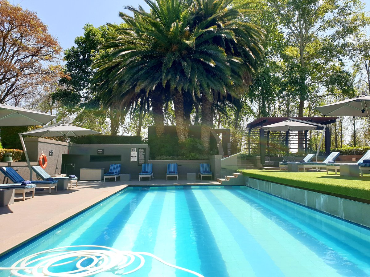 Win one night at <a href="/TheMaslowHotel/">The Maslow</a> (Worth RR2,472)!

The Maslow Hotel is treating one lucky JoziStyler to a night to experience their popular Date Night package. 

#TravelJoziStyle
#TravelMaslowStyle

RETWEET TO ENTER!

T&amp;Cs jozistyle.joburg/travel-maslow-…