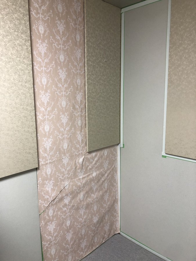壁紙を自分で張替えたら大失敗 Diyはコツを知らないと高くつく Info Carry