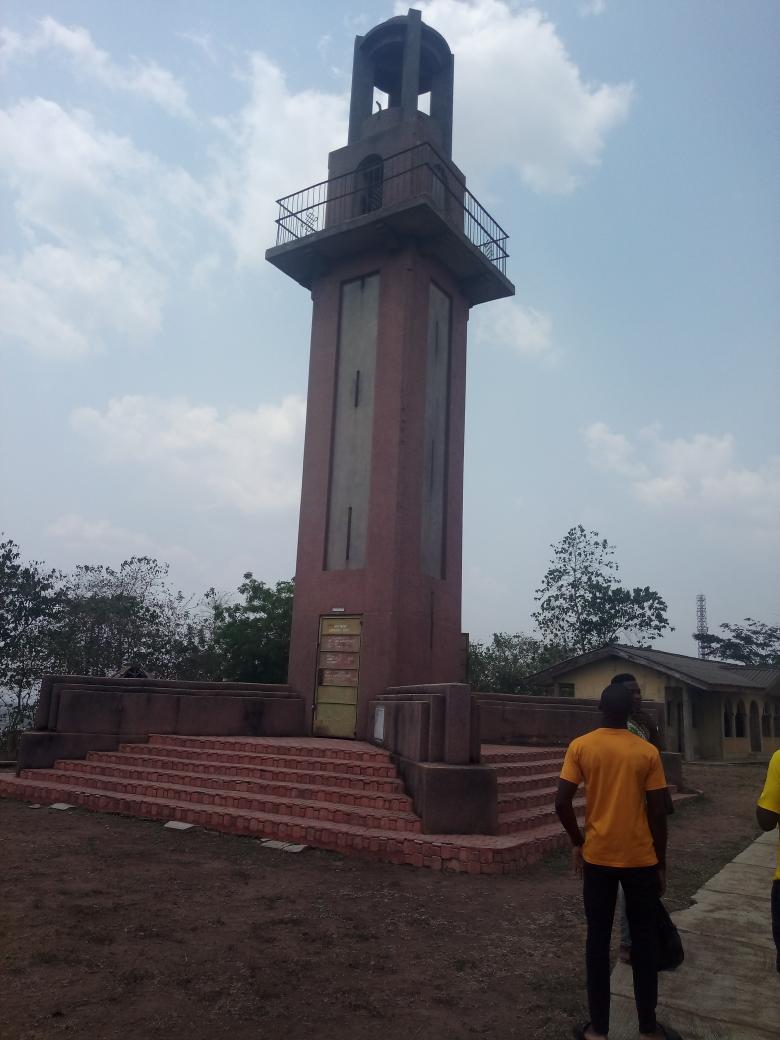 OmoOba_OgaOgo's tweet photo. Íbádàn lo mó, O mo Làyìpo – You know Ibadan but not Làyìpo
The Myth:
Làyìpo is been misinterpreted as being Conny, however the saying "if you know Ibadan and you are not Conny, then you don't know Ibadan".
Tourist – @PleasantJewelry
1/4
#BowersTower https://t.co/YgMppunzgt