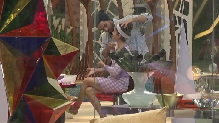 BlusuhnM's tweet photo. rubina and aly are my personal top 2 

keep voting here : https://t.co/y9sRqYvM8X
#BB14LiveFeeds #RubinaDilaik #VoteForRubinaDilaik #BiggBoss14 https://t.co/33B2YmGX4s