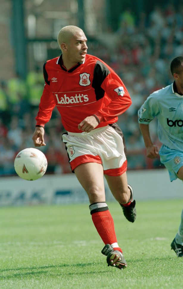 The minimalist tree design of the crest is I feel one of the most iconic and beautiful in  #EnglishFootball... introduced in 1974 after graphic designer David Lewis won a club led competition to design a new one in 1973.  #FootballDesign  #NFFC  #GraphicDesign