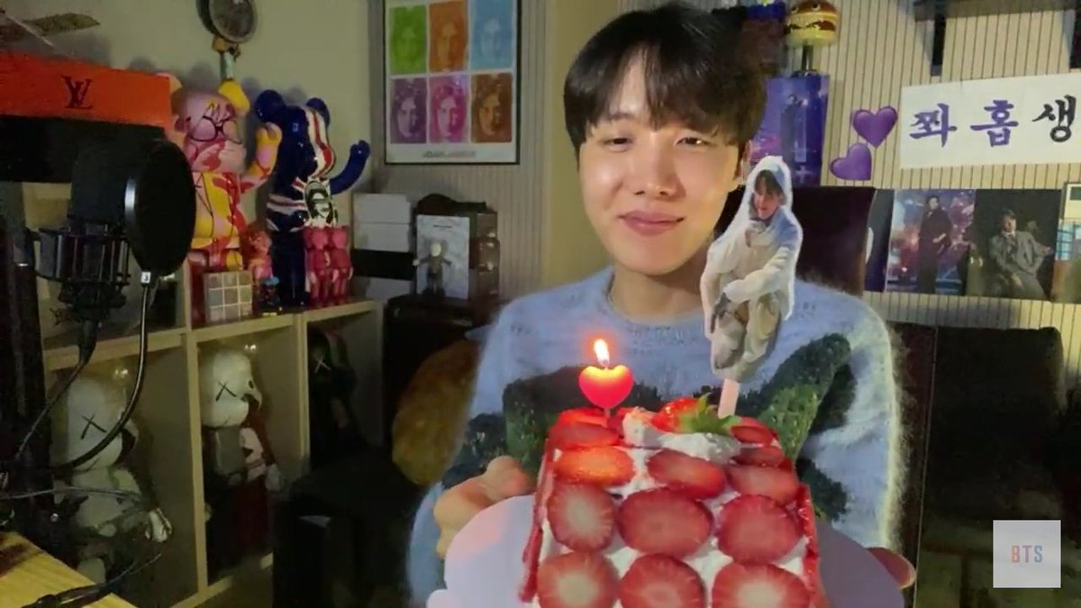 suartini_niluh's tweet photo. Happy brithday hobi🎉💜💜  i love you and thankyou so much for today❤ i hope you always happy in your life😘😘
#happybirthdayJHOPE 
#HobiDay 
#HappyBirthdayHoseok 
@BTS_twt 
#JhopeDay https://t.co/WEfB85WJhn