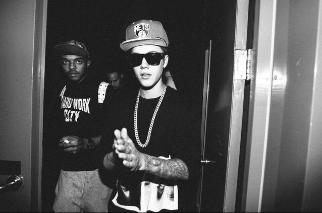 thebestofbizzle's tweet photo. believe tour backstage https://t.co/GfFKf36SVz