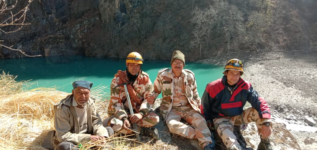 In pictures: ITBP team reached murenda where a natural lake is formed after recent floods in  #Chamoli, Uttarakhand.  #Himveers