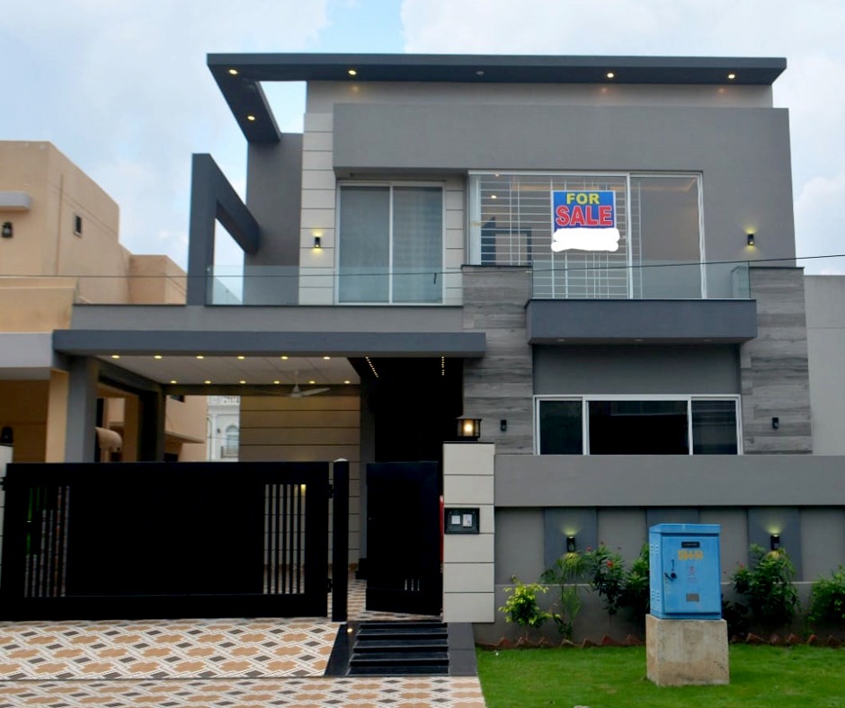 HomesPakistan's tweet photo. 10 Marla Brand New #House Came #forSale At Good Location in #DHA Phase 8, Air Avenue, #Lahore
✅ 4 Bedrooms 
✅ 4 Bathrooms
✅ 2 Kitchens
✅ parking spot
Close to the main park and main Avenue. 
Call now for details 📲 0321-4000300. 
#PakistanMovingForward #homesforsale https://t.co/vZAeTQ5b99