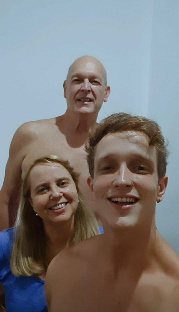 CentralTibi's tweet photo. Família 💜 https://t.co/fgFObV1nxK