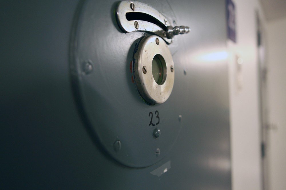 De rechtbank veroordeelt een 37-jarige man uit Gameren voor een poging tot doodslag en het bezit van 3 geweren.