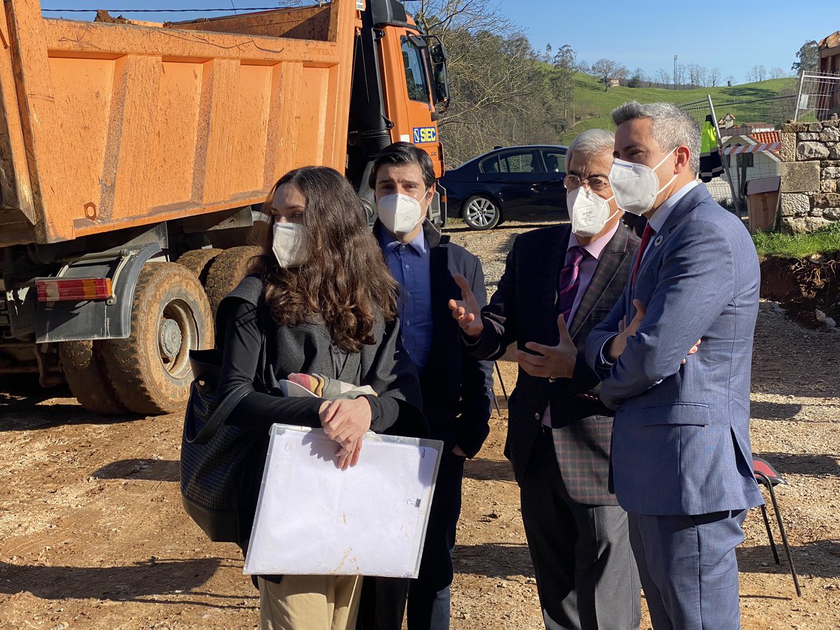 Hoy es un día histórico. Con la colocación de la primera piedra del Centro de #ArteRupestre de #Cantabria en #PuenteViesgo iniciamos las obras del que será un espacio referente europeo. Somos una tierra privilegiada gracias a un #patrimonio que debemos conservar y difundir.