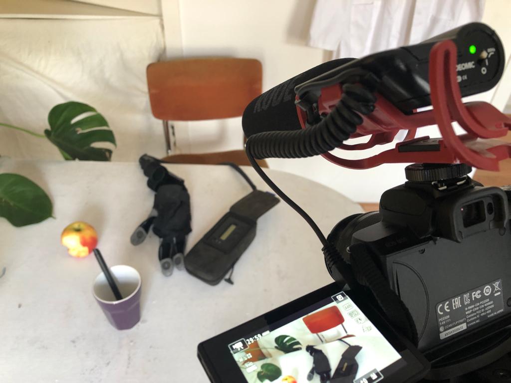 Vandaag begonnen met vlog over robothandschoen voor @zorgvannu binnenkort online