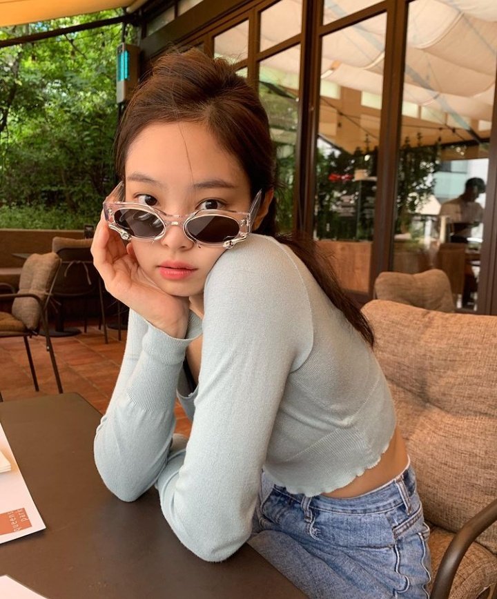 หนิงหนิงน้องเล็กสุดของบ้าน จอยลูกสาวคนกลาง เจนนี่พี่สาวคนโตสุด พี่น้องบ้านนี้สวยทุกคนเลยว่ะ