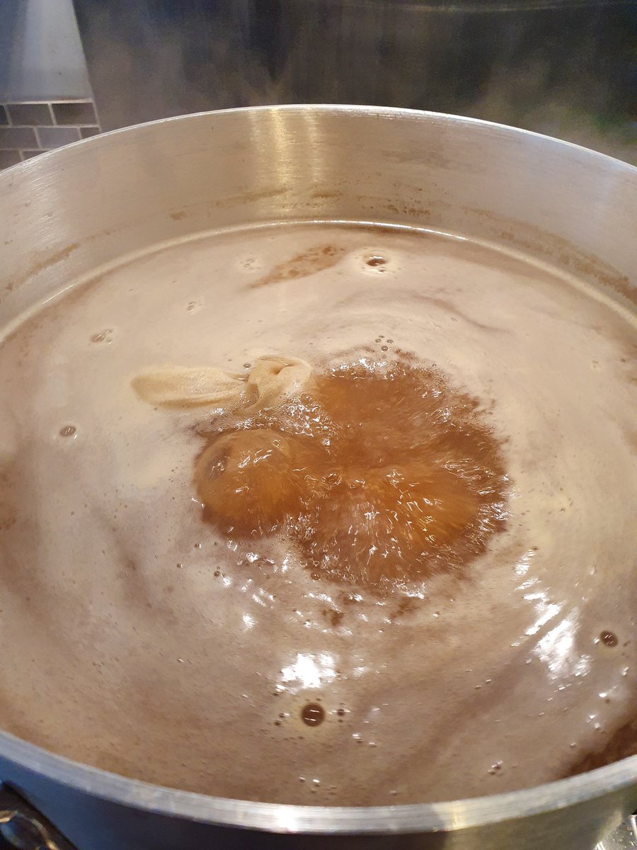 Boil is on! Chinnock hops in! 

#AmericanPaleAle 
#BrewWednesday
#brewery