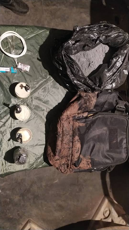 Este artefacto explosivo era para cometer actos de saboteo y ataques a unidades militares fronterizas e instalaciones estratégicas en el sector Boca de Grita, mcpio. García de Hevia. Los individuos se dieron a la fuga nadando el río que separa Colombia con Venezuela. 2/3
