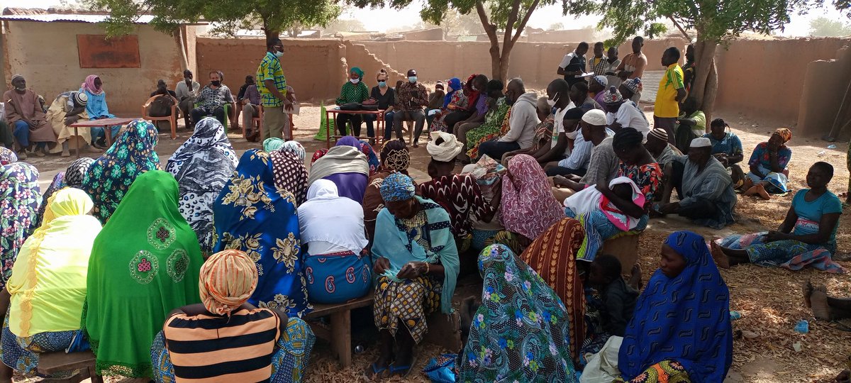 FairSahel's tweet photo. Rencontre avec les productrices et producteurs de #Tanvousse, commune de #Nagreongo, avant le démarrage des enquêtes diagnostic au #Burkina
#coton #AgricultureBiologique #UNPCB https://t.co/31wvr6u5jK