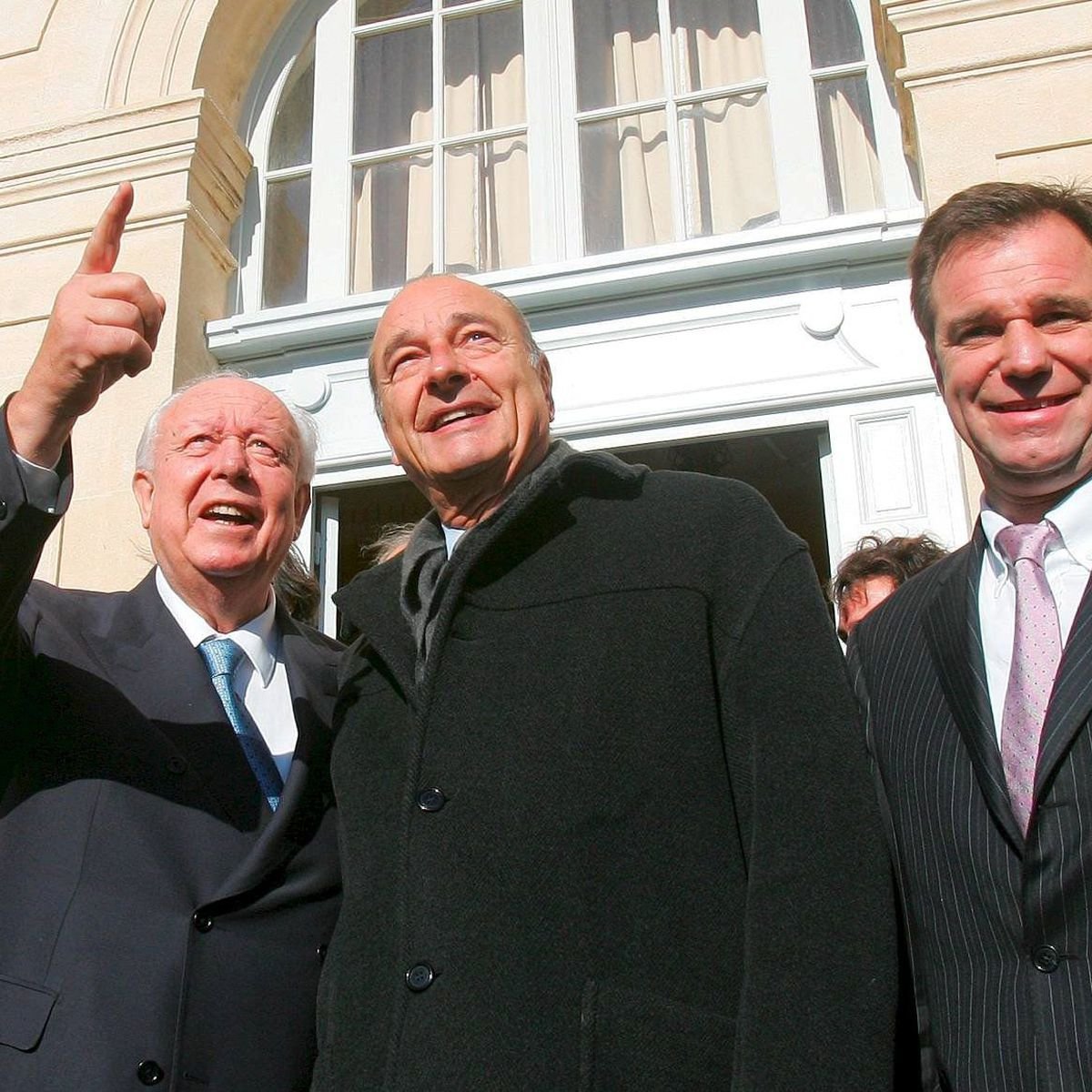 Il devient Secrétaire d'État aux Affaires étrangères de 2002 à 2005 (Chirac).Il permet en grande partie à Jean-Claude Gaudin (déjà mis à mal pour sa gestion catastrophique de la ville) d'être reconduit à la tête de la mairie de Marseille en 2008.