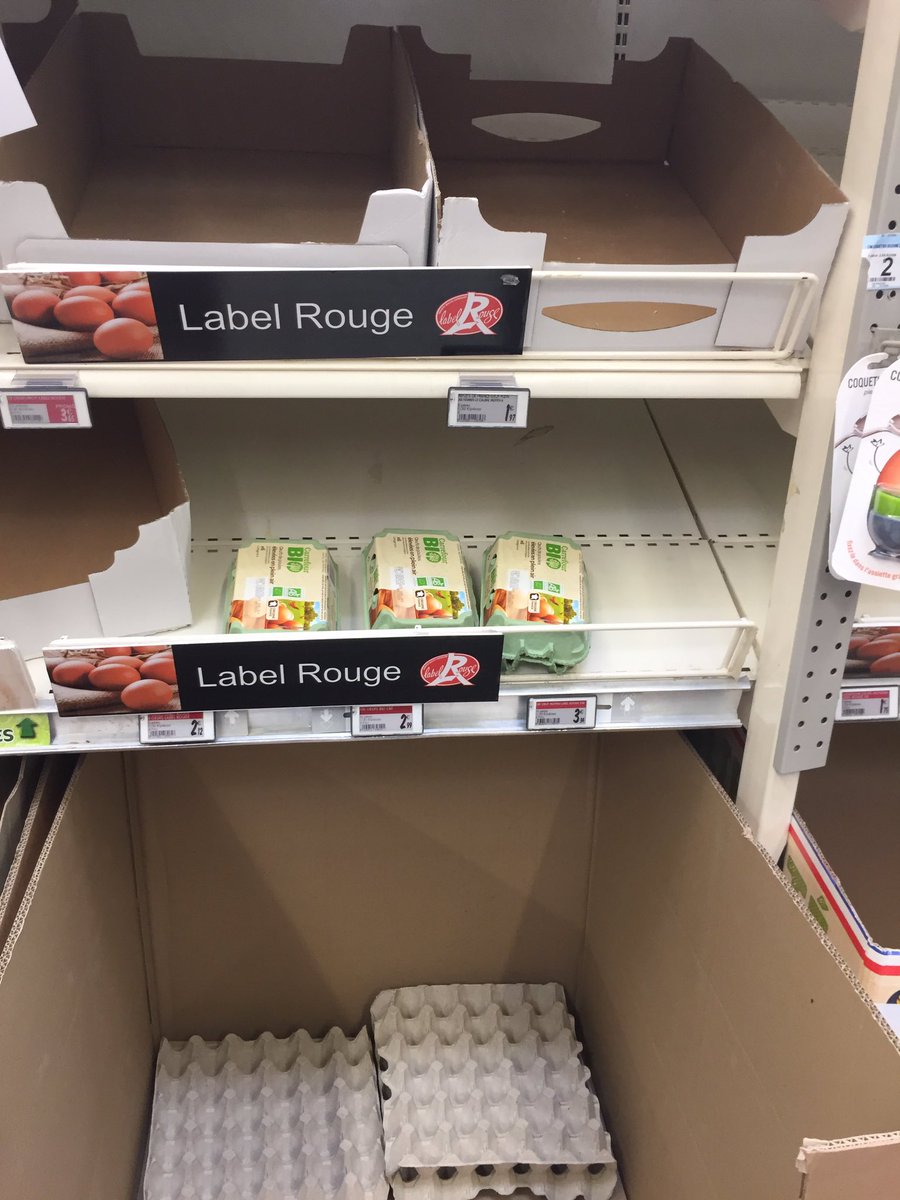 150 producteurs d’œufs en colère se mobilisent face à une distribution sourde et hors la loi : elle refuse de prendre en compte les coûts de production des éleveurs !