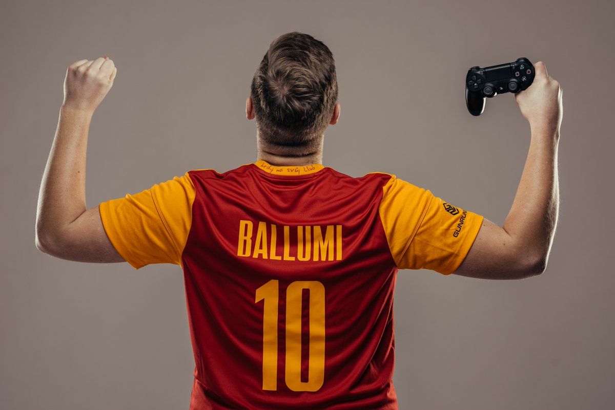 FKDuklaPraha's tweet photo. Efik55 a Ballumi10 💪 Reprezentanti Dukly ve FIFA 🎮 https://t.co/gg98gB2kQR