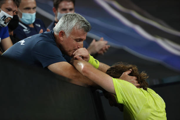 EubmU-eXIAAxsG6?format=png&name=small