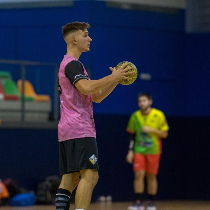 3a1_LML's tweet photo. Jofre Botey Sintes, tinc 19 anys i sóc de Barcelona.

💥 Jugador i entrenador d'handbol.

✍️ Organitzador, treballador i ambiciós.

🗯️ "Estic motivat per extreure els màxims coneixements de l'assigantura i aprendre a programar amb la resta de companys del grup". 

#PEAFE_2021 https://t.co/YsqEVOYWlQ