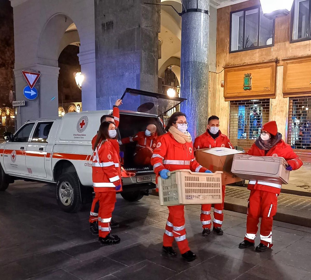 cripiemonte's tweet photo. ❄️ La morsa del freddo continua a stringere il Piemonte. Per questo nel weekend appena passato la Croce Rossa Italiana - Comitato di Torino ha distribuito tè caldo e coperte ad oltre 79 persone senza dimora!
#CroceRossa #CRIPiemonte #UnItaliacheaiuta https://t.co/xZXKmulEnT