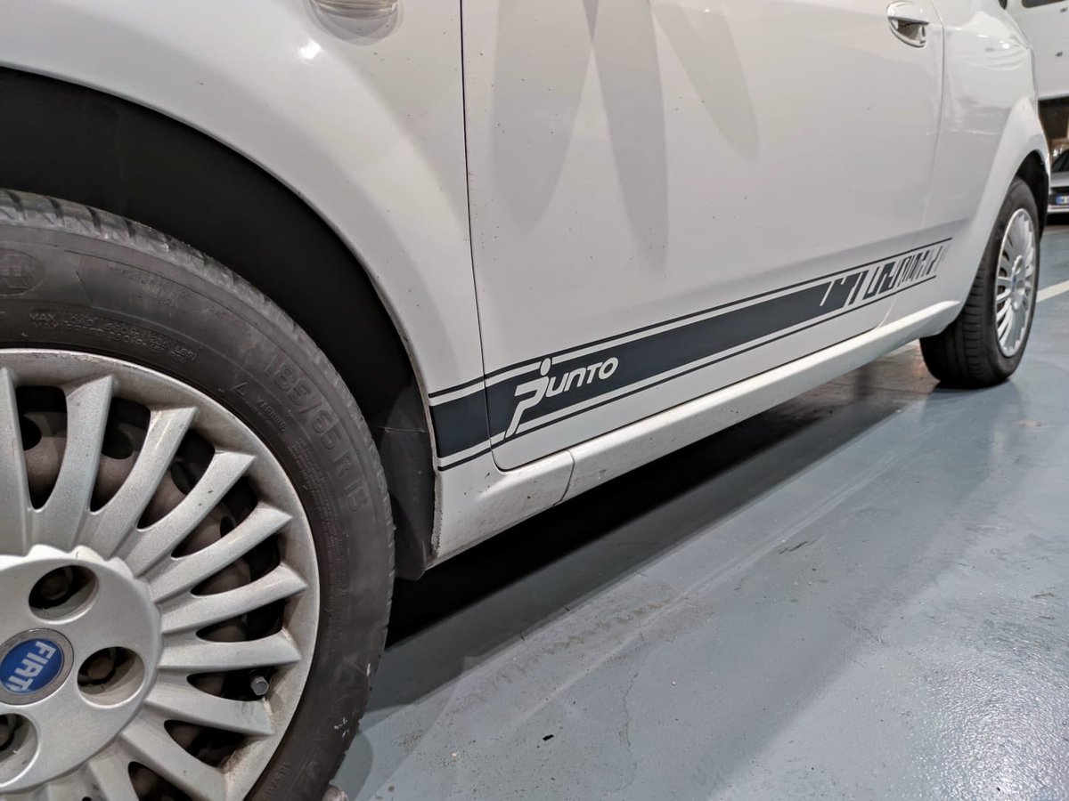 Proyecto de la semana! ❌🟢

Esta semana se nos ha presentado la posibilidad de personalizar con vinilo el faldón y capó de un de un Fiat Punto Evo

Cliente satisfecho y nosotros también! ha quedado chulo, ¿Qué opináis vosotros? 

Más info en MD y os leemos ✌🏻☺️

#FelizMiercoles
