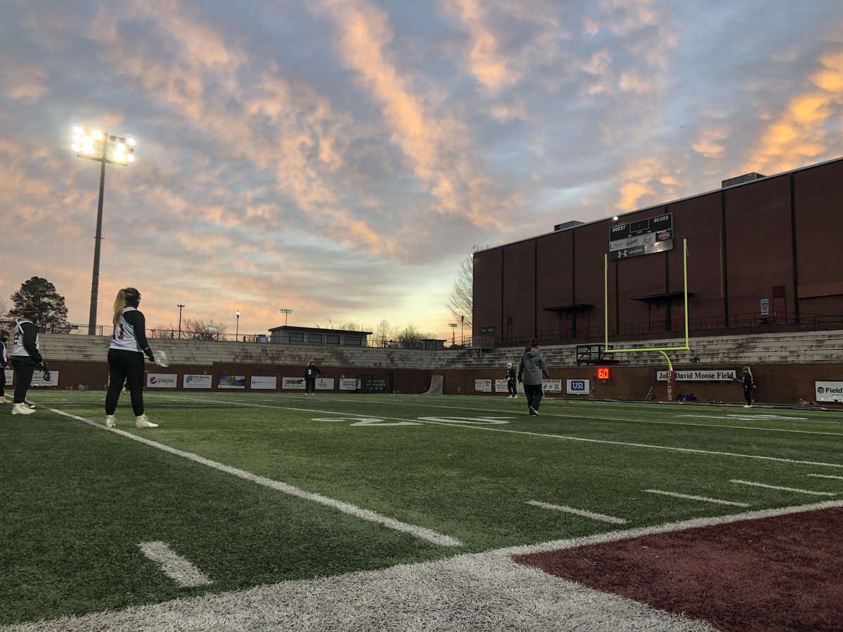 LRUwlacrosse's tweet photo. The best way to start the day - a nice sunrise practice with the gang 😍 #eyesup #everydayisagreatdaytobeabear https://t.co/sFgFZQBthY